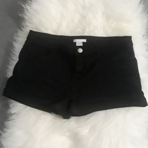 Roll hem shorts
